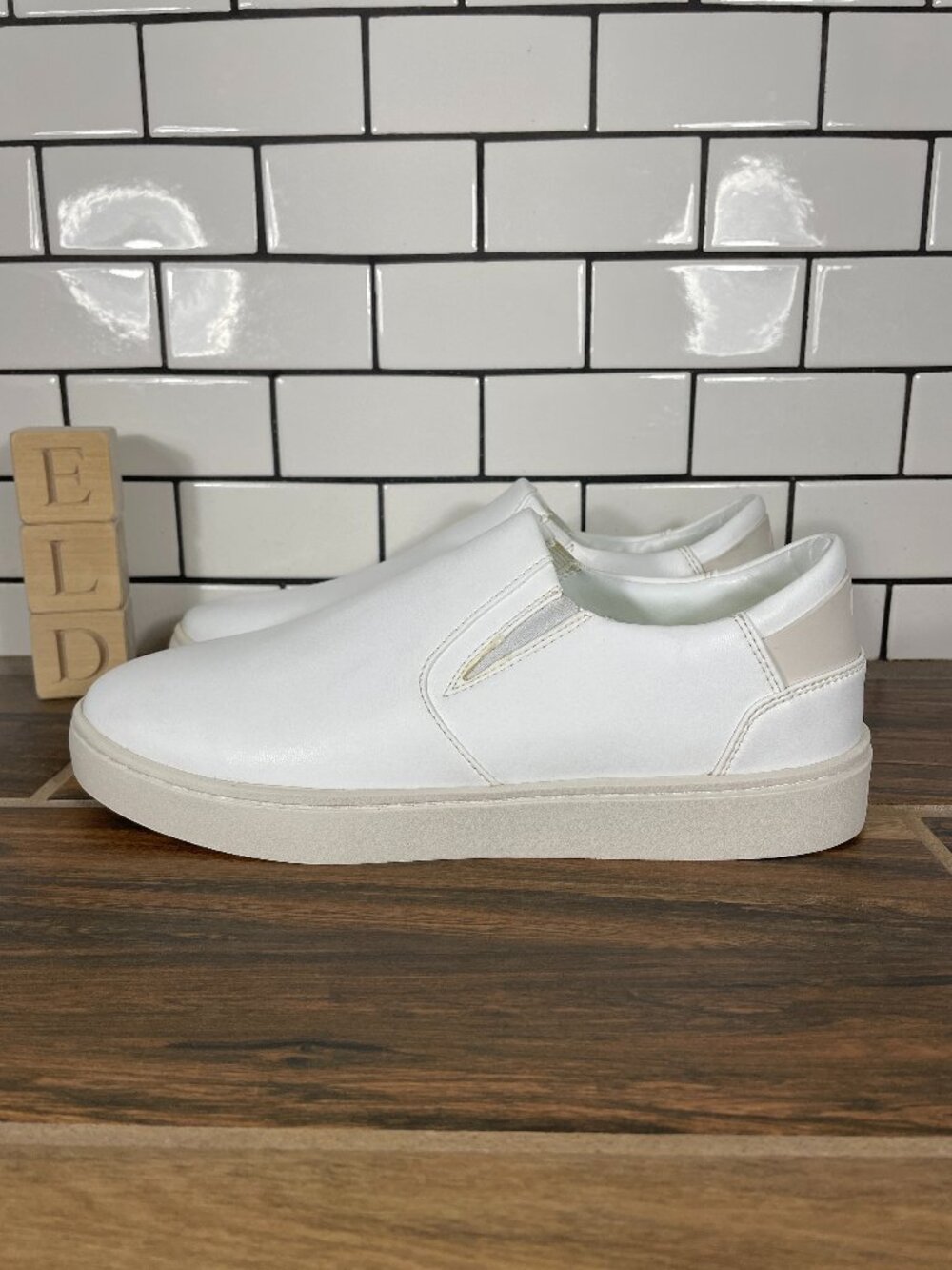 Thousand Fell Shoes Womens Size 8 White Casual Every Day Low Slip On Sneakers